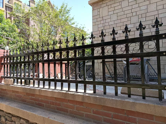 如何选择合适的铁艺大门？