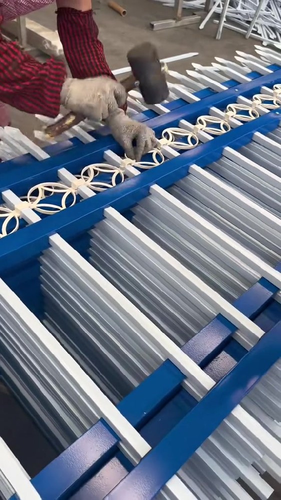 锌钢护栏网生产车间